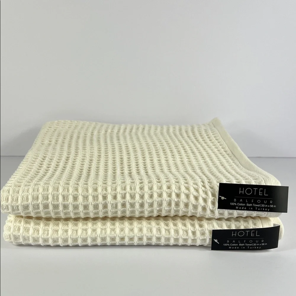 Hotel Balfour Bath Towel Set Off White Lightweight Waffle Texture Set of 2 NEW